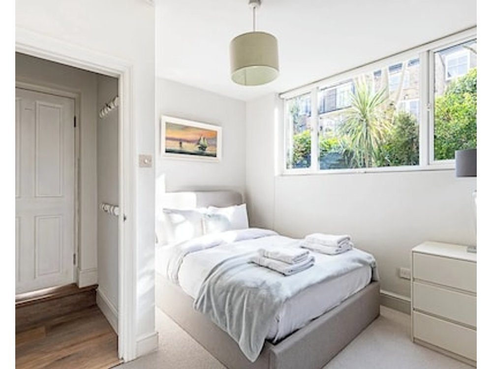 Spacious 3-bedroom Garden Apartment In Charming Brackenbury Village London