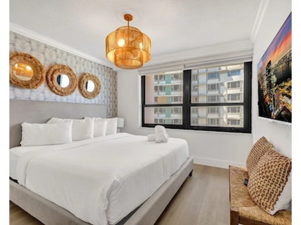 Chic Coastal Getaway Steps To The Beach With Resort Amenities Pools Sauna & Gym 708