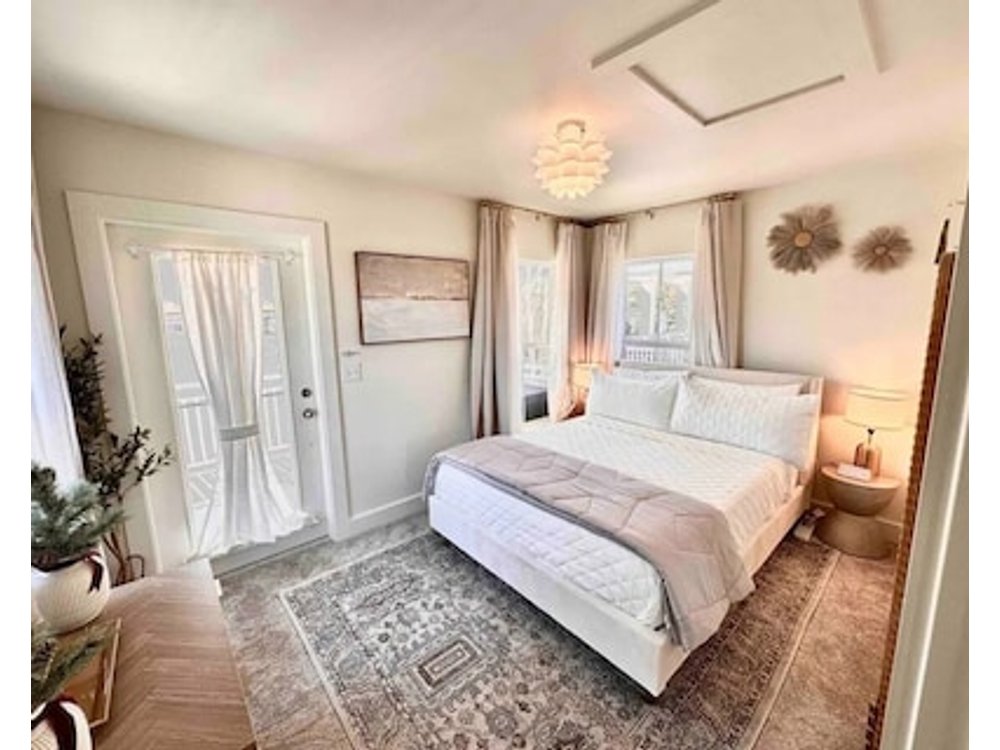 Stylish & Cozy Cottage 1 Mile To Downtown Ocean Springs! Golf Cart District