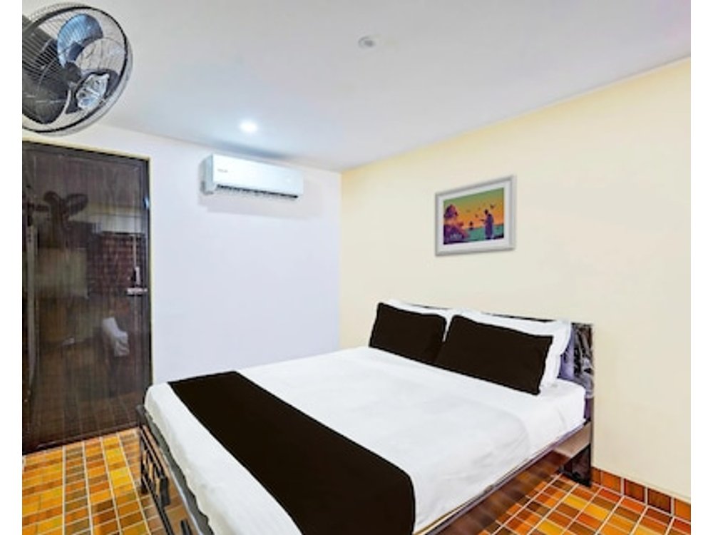 Hotel RR palace iyyapanthangal near Ramachandra hospital