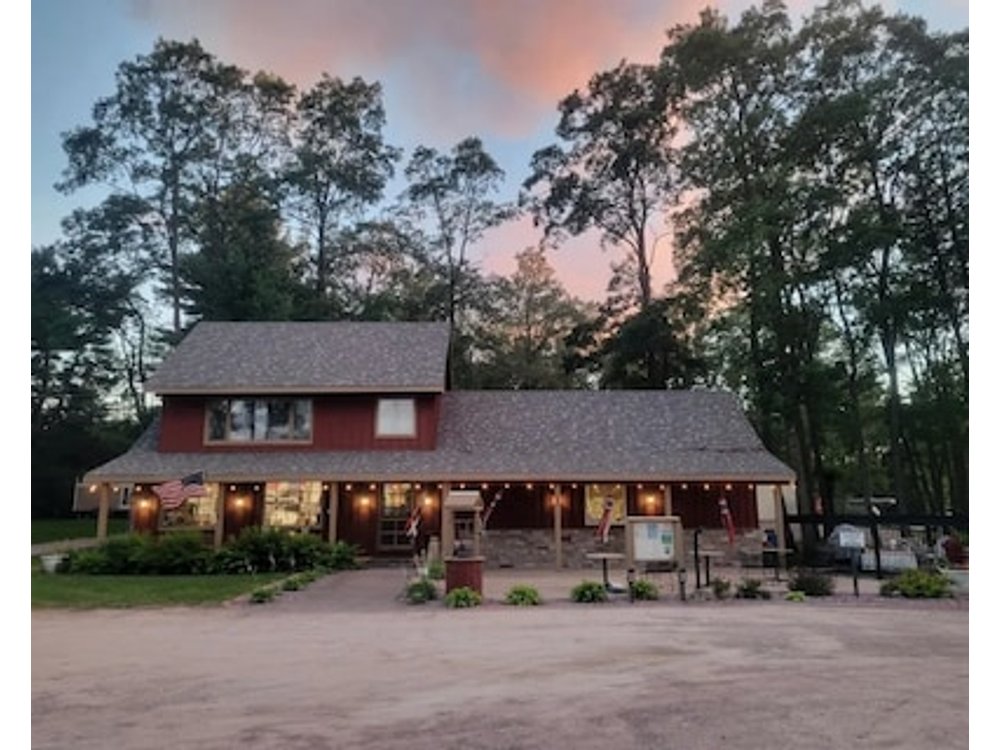 Cute Cabin on a Wonderful Campground for an Amazing Family Getaway in Wisconsin Dells WI