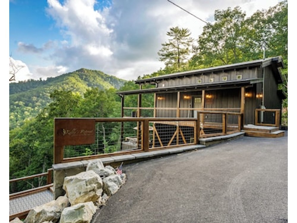 Kellys Retreat: A Premium Couples Getaway With Hot Tub Outdoor Kitchen + More