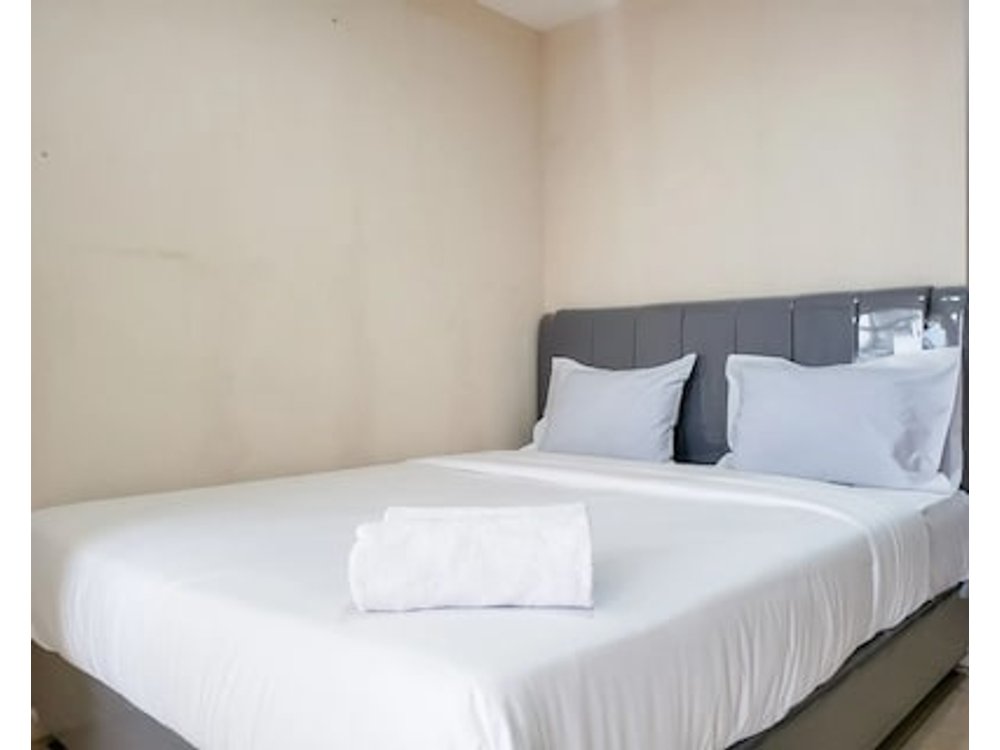 Nice And Elegant Studio At Belmont Residence Puri Apartment