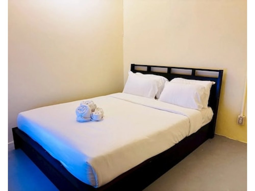 Sukhum Charoen Krung Tak-Sin bridge guest house