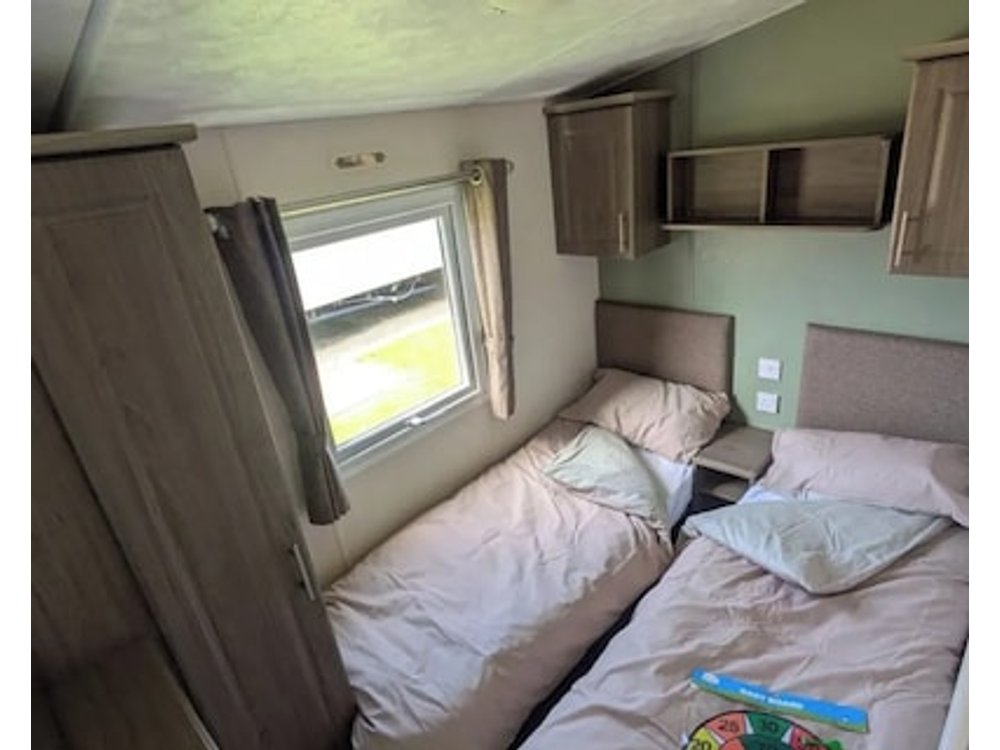 Holiday Home - Sleeps 8 - Beach Access