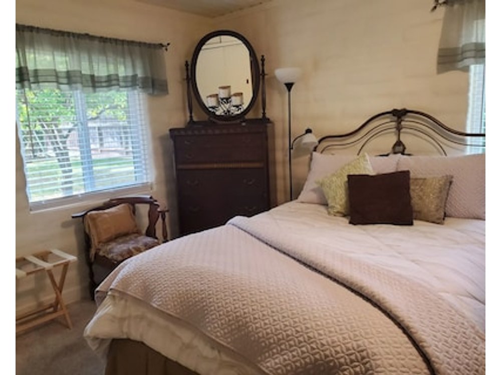 Charming 1-bedroom Wood Ceiling Adobe Cottage In Fresno Wifi Ac Fitness Room