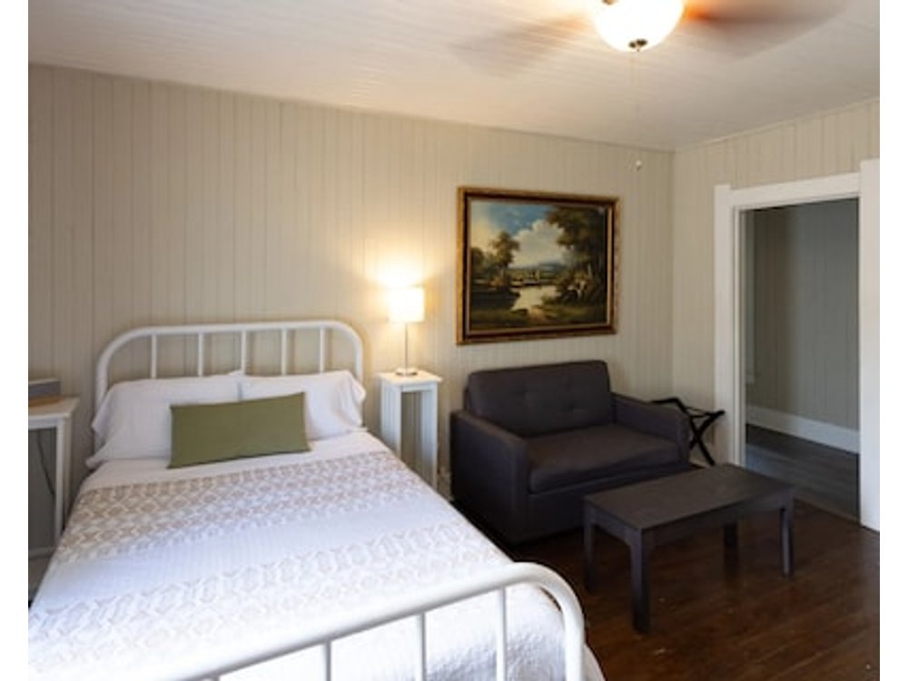 Pool Cottage in Historic Old Town Beaumont