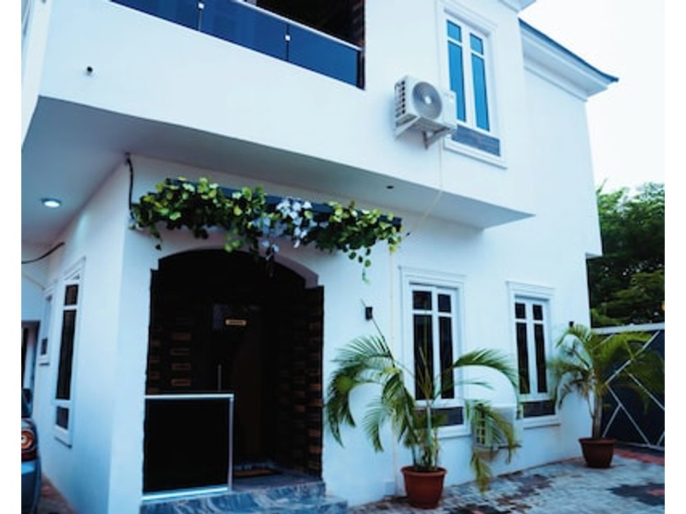 Aylesbury homes luxury apartments close to shopping malls Restaurants Cinema Beaches Places of worship & Many more