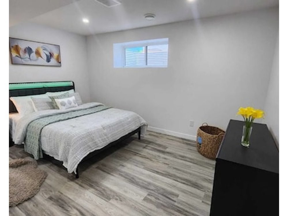 Welcome to Sunny’s Homes! This spacious upper-level unit in West Edmonton.