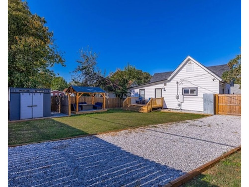 Welcoming cottage in charming Greenville just minutes from Downtown.