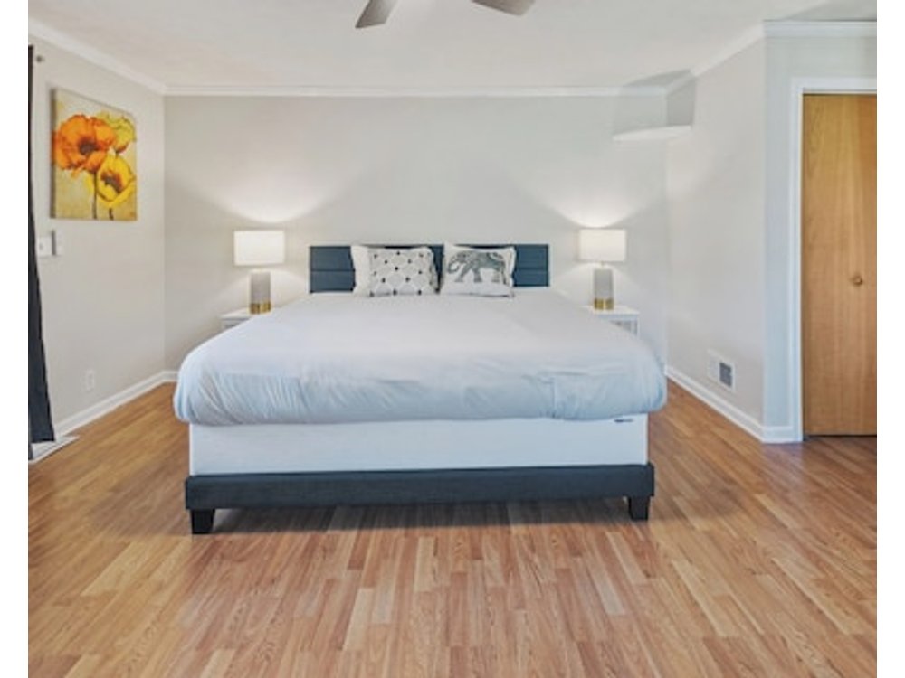 Family-Friendly Getaway - Sunroom Foosball & More in La Vista NE