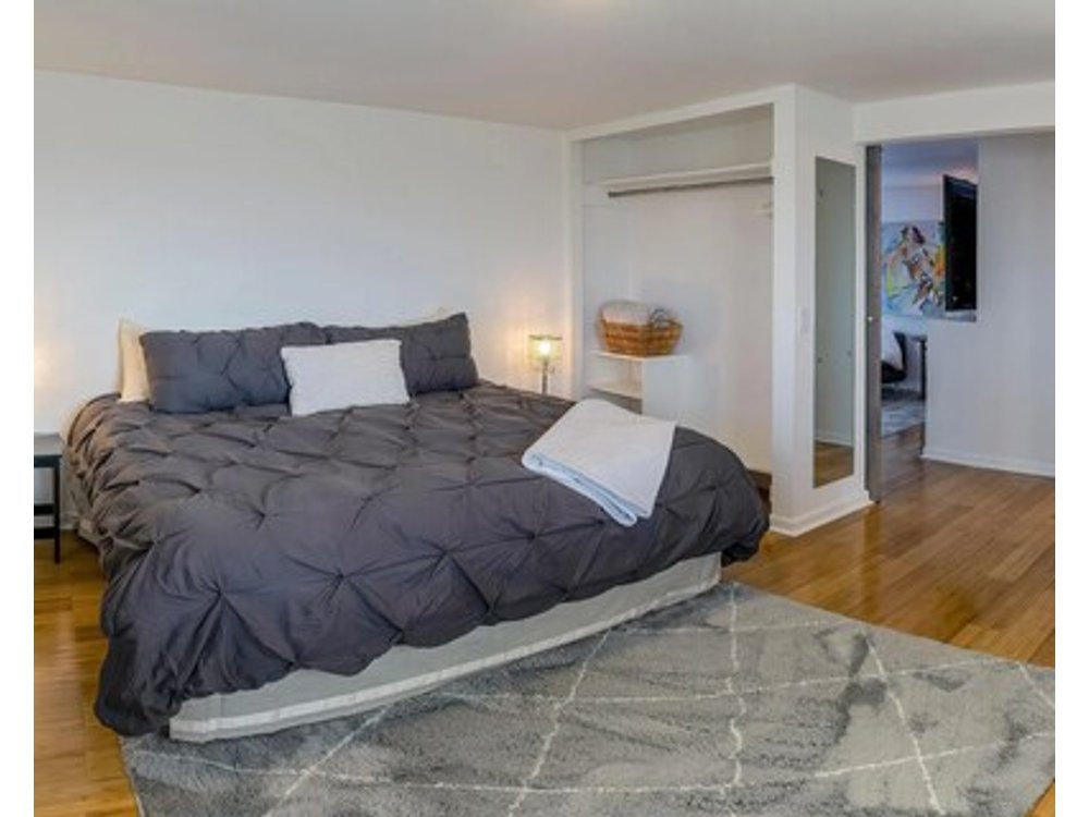 Cottage Offers A Sectional Sofa Chefs Kitchen And Open Floor Plan.