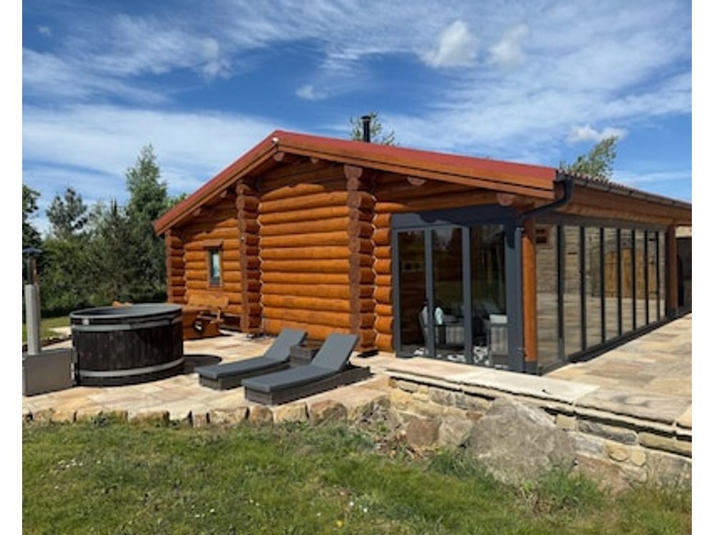 Luxury Log Cabin With Hot Tub & Scenic Views In Oakenshaw