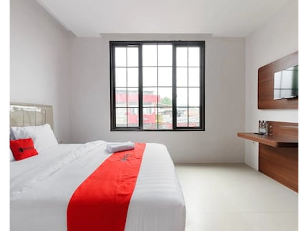 RedDoorz Plus Near Kebun Raya Bogor