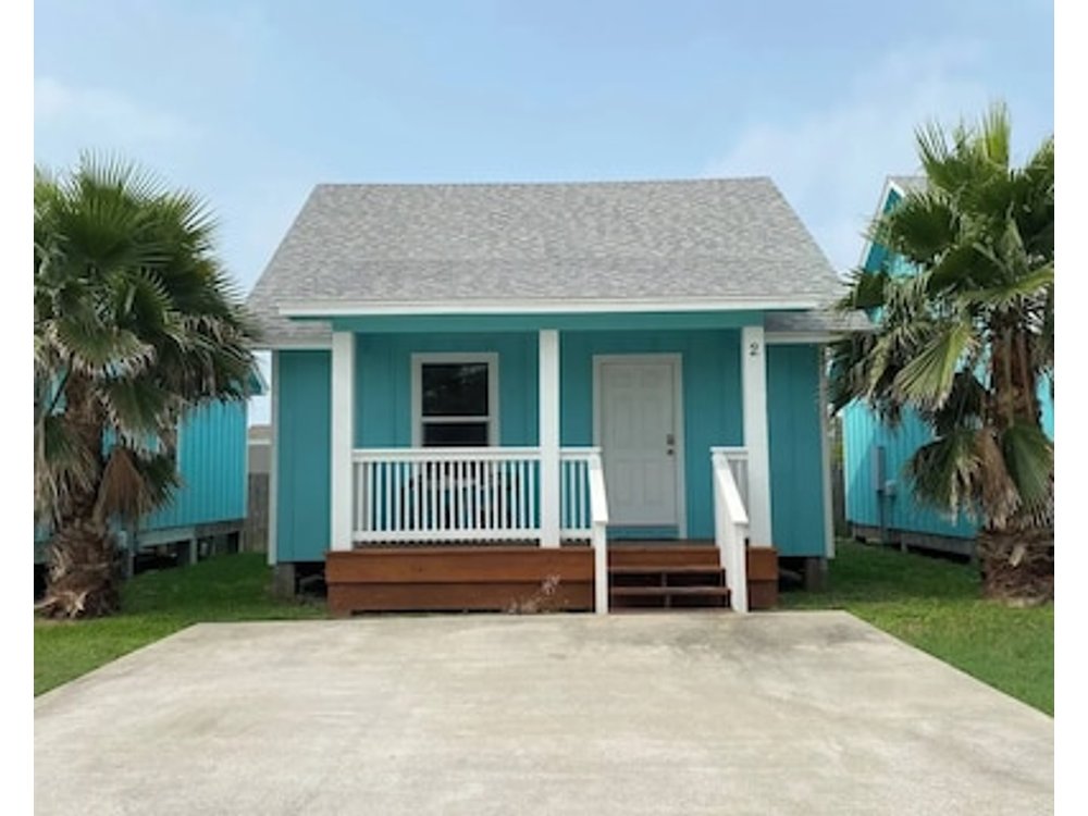 This Cottage Is A 2 Bedroom(s) 1 Bathrooms Located In Rockport Tx.