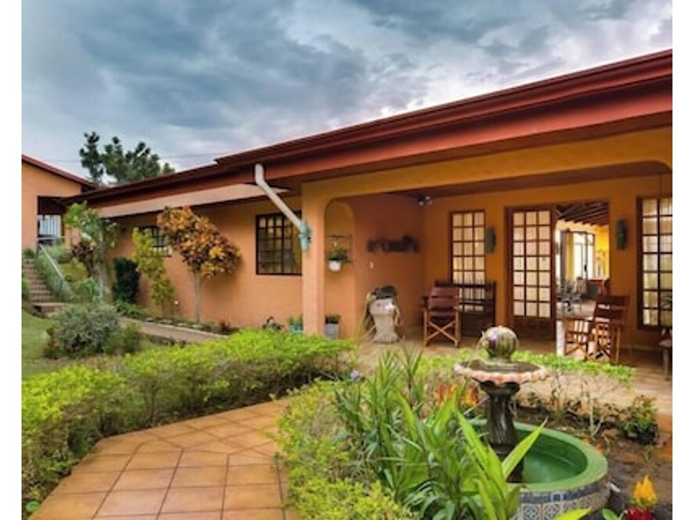 Family Friendly Mountain Getaway With Stunning Views