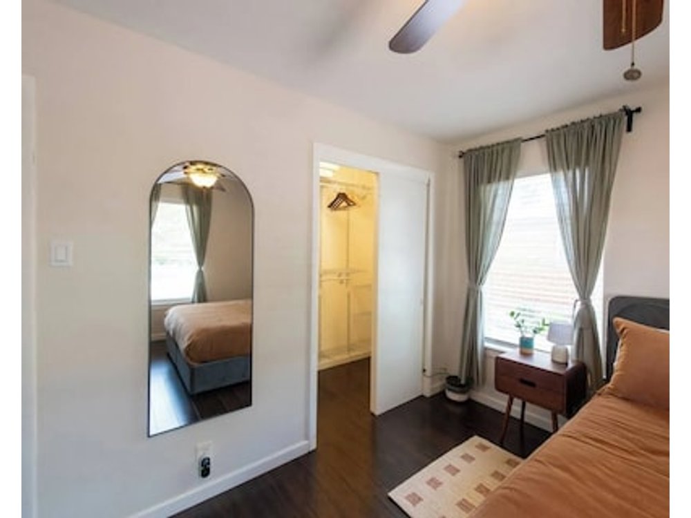 Charming 3-bedroom house in lovely East Dallas with AC and Plenty of Space