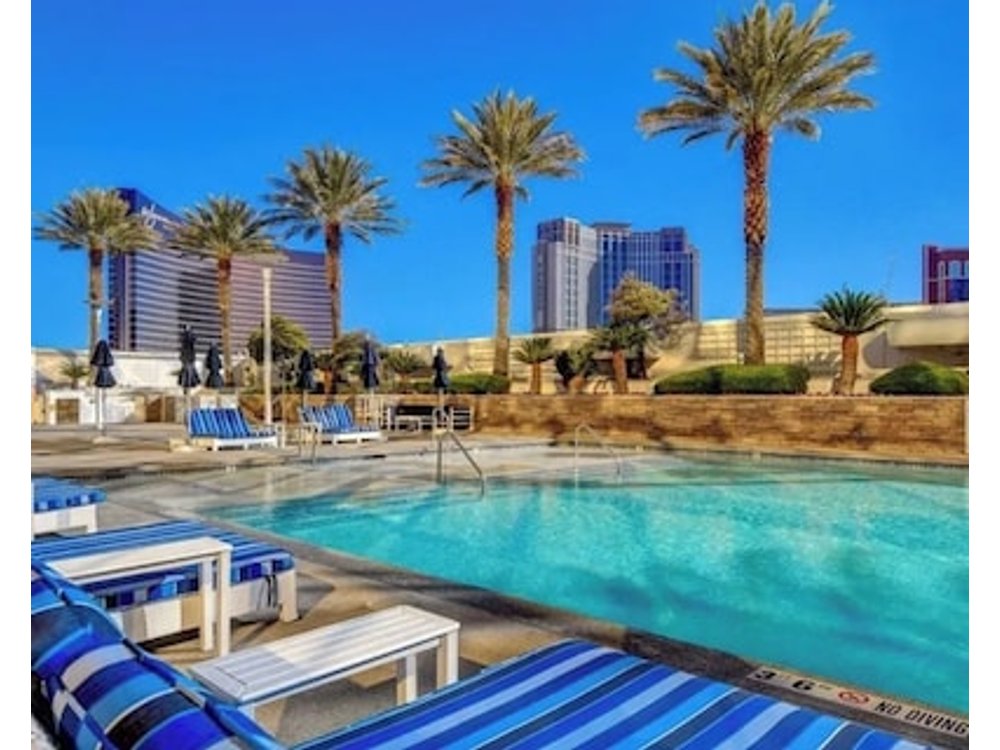 Executive Style 1-bedroom Hotel Suite Non-smoking In Fabulous Las Vegas