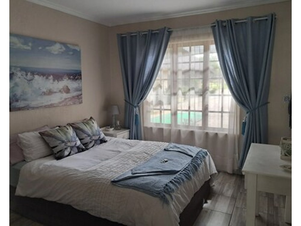 Cozy quiet 1-bedroom pet-friendly cottage in the equestrian heart of the metro.