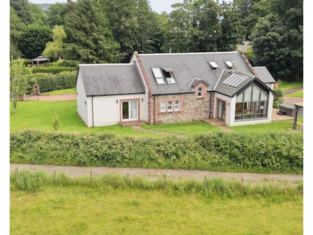 The Stables Lower Cottage 6 (auchendennan) - Sleeps 2 Guests In 1 Bedroom