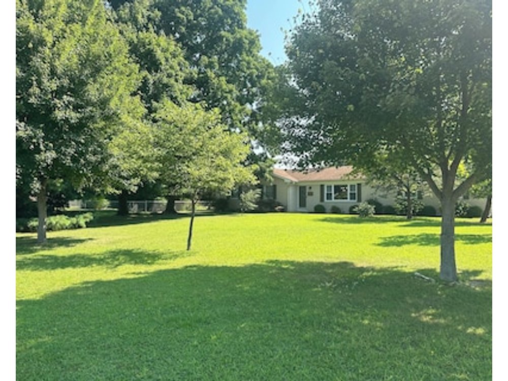 Charming 3-bedroom Country Cottage In Beautiful Brownsburg In!