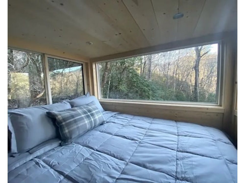 Stunning Tiny House in Nature Perfect for Luxury Camping in Hiawassee Georgia