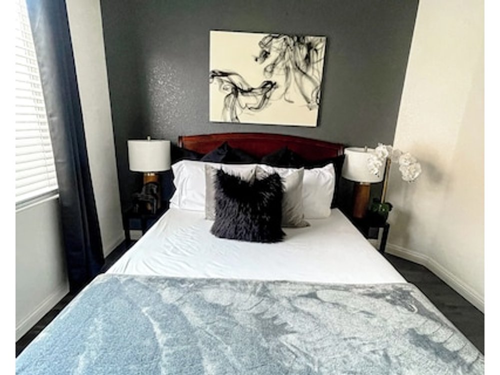 Vegas Luxury Getaway: 4br/3ba W/ King Bed Wifi & Free Parking