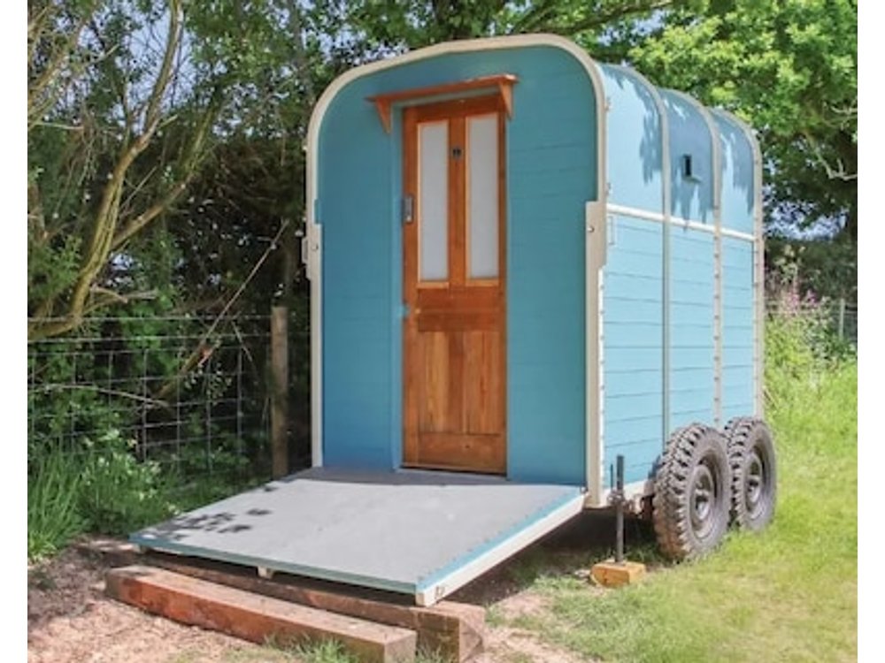 Bowhayes Farm Sanctuary - Glamping