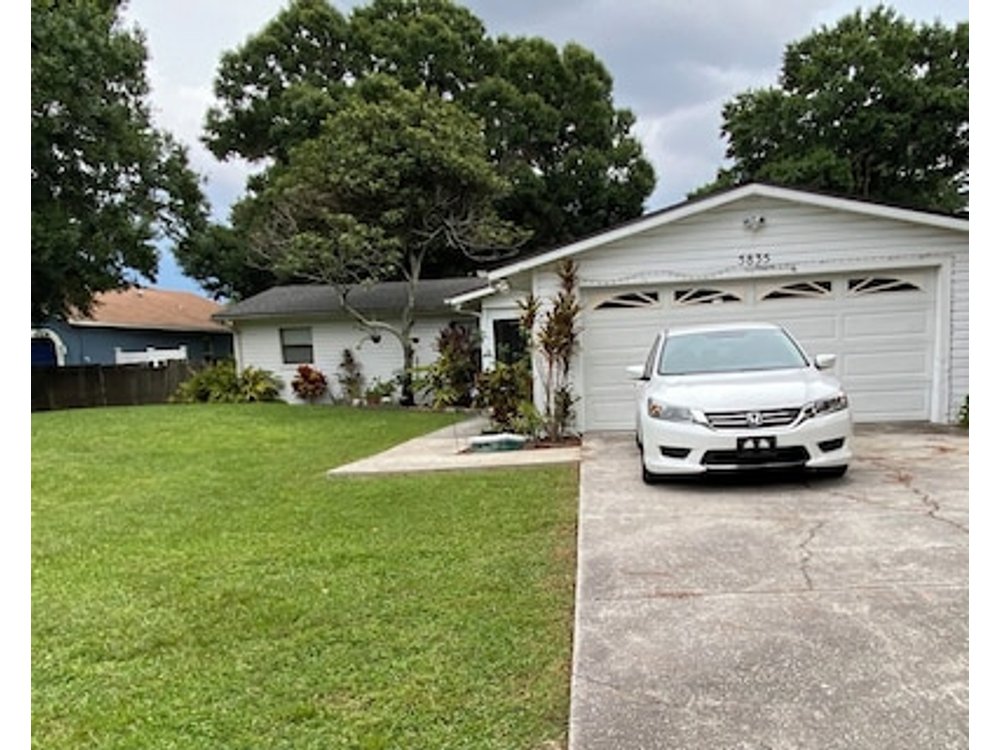 Charming 3-bedroom House With A Large Backyard In Tampa