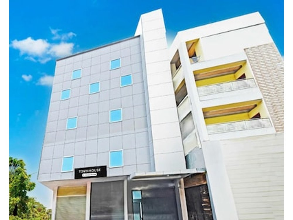 Super Collection O Sanath Nagar Near Railway Station