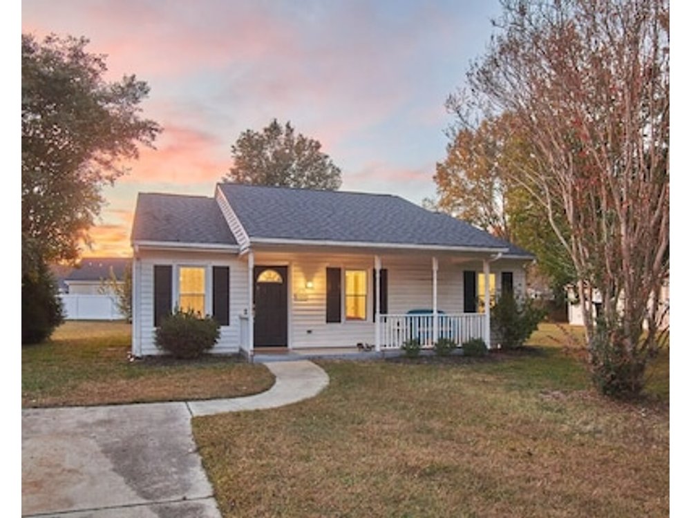 Comfy Peaceful Cottage in Historic Downtown Apex!!