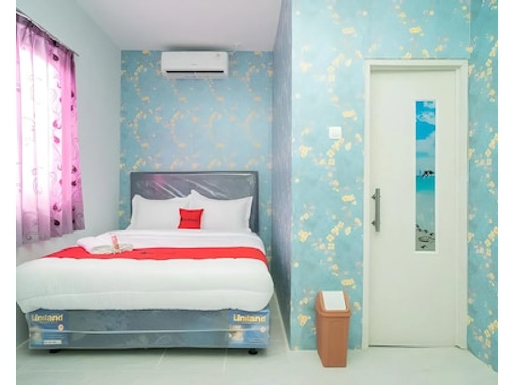 RedDoorz Plus near ITC Cempaka Mas 2