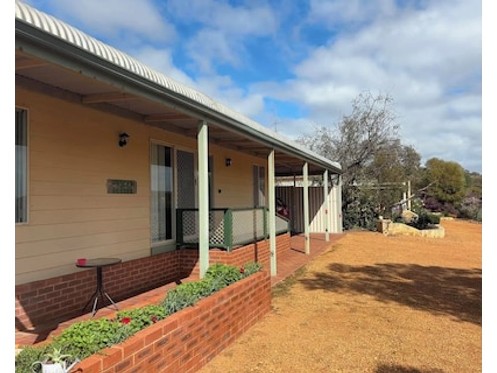 Tranquil And Scenic Family Friendly 2 Bedroom Cottage & Farm Stay Near York Wa