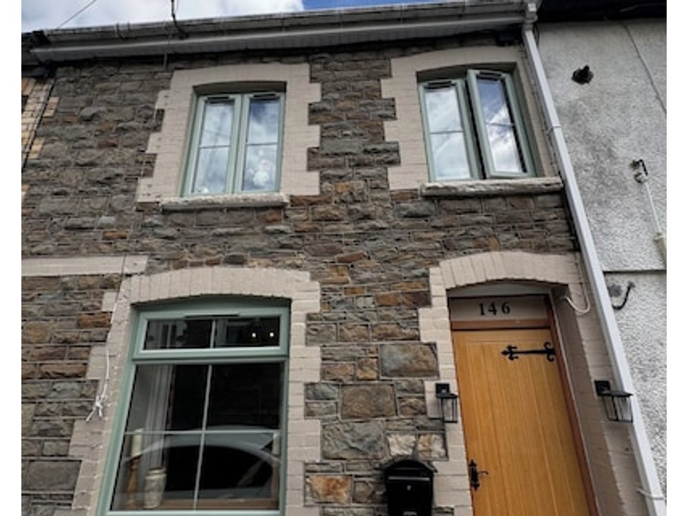 Hot Tub Retreat In The Valleys Of South Wales