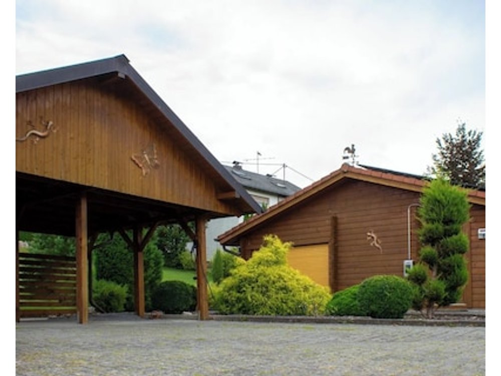 Log Cabin 'Eifel' with Private Garden and Wi-Fi