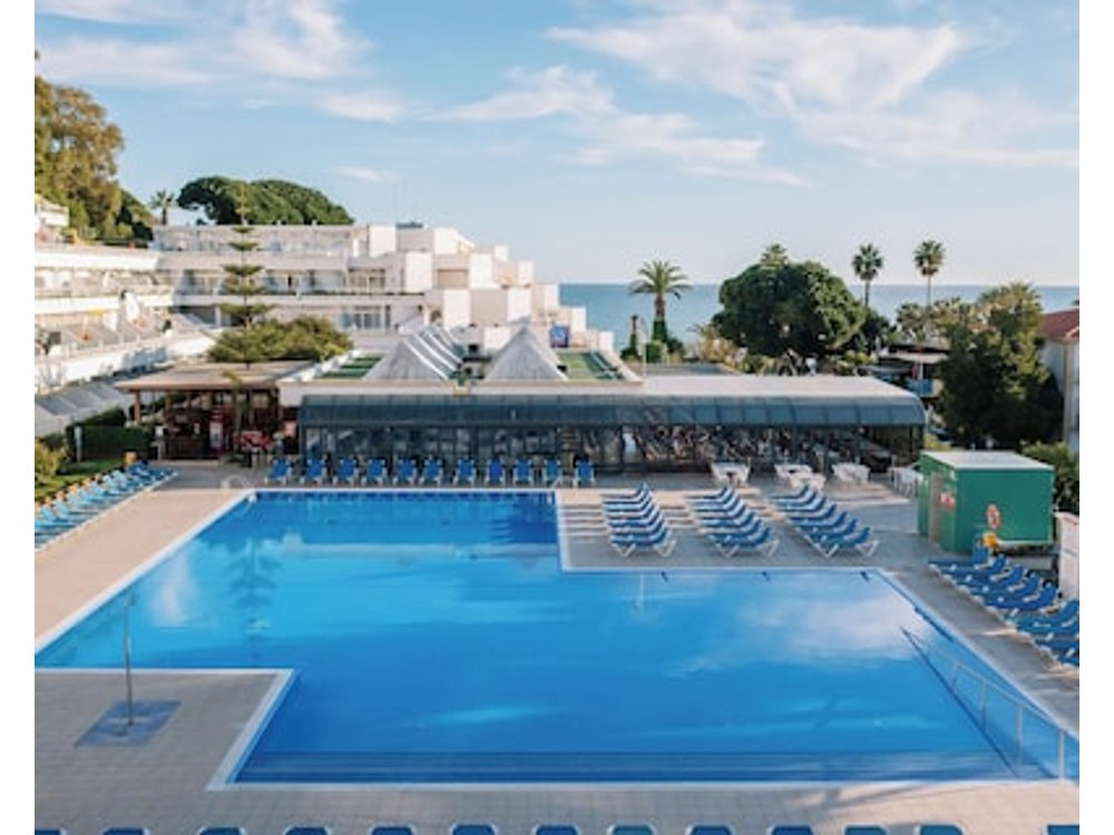 Praia Da Oura Coastal Getaway! Private Terrace With Garden View Pool | 2 Units