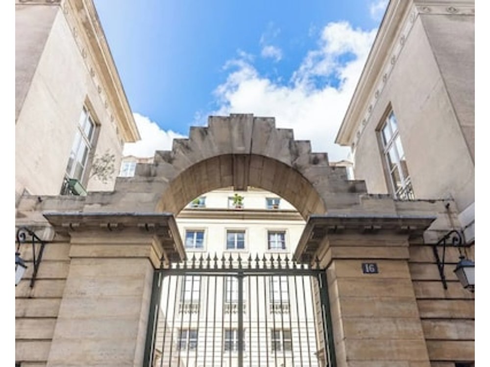 Home in Paris - Elegant Flat in Le Marais Old Paris