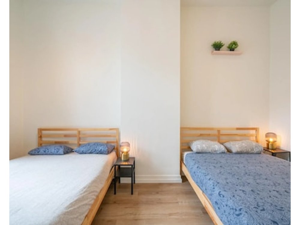 Lively City Getaway for 10 Near Meir