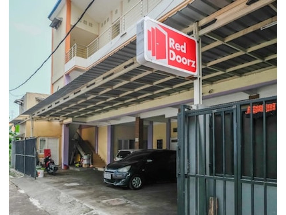 RedDoorz Syariah near City of Tomorrow Mall Surabaya