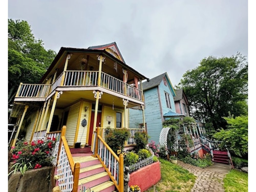 Charming 2-bedroom Victorian Cottage House In Downtown Hot Springs
