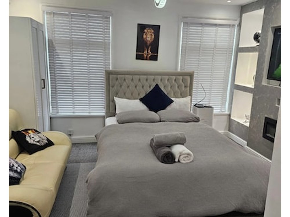 Studio in Central Liverpool - Sleeps 2 - Parking