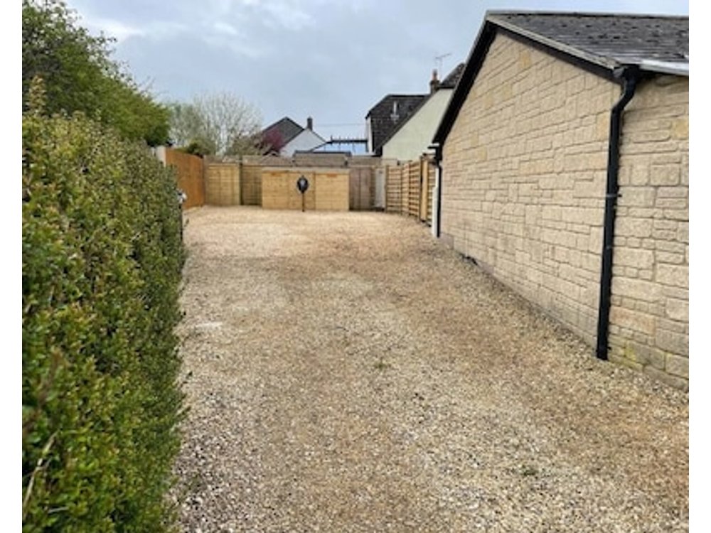 The Dog House Mere - Dog Friendly Cottage with Parking