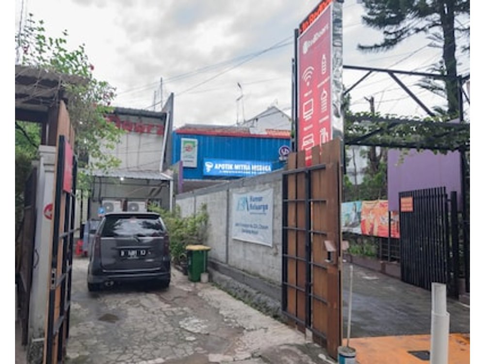 RedDoorz near Riau Junction Mall 2