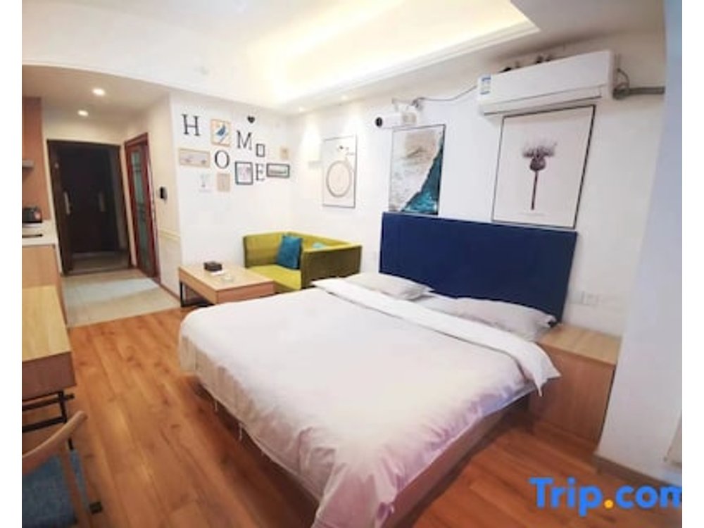 Letu Light Luxury Homestay (Jinrong UIB Tower)