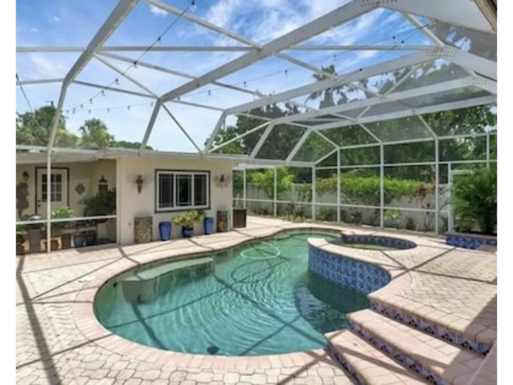 Casita Steps From Beautiful Tampa Bay Relaxing Pool Kayaks Bikes Beach Gear