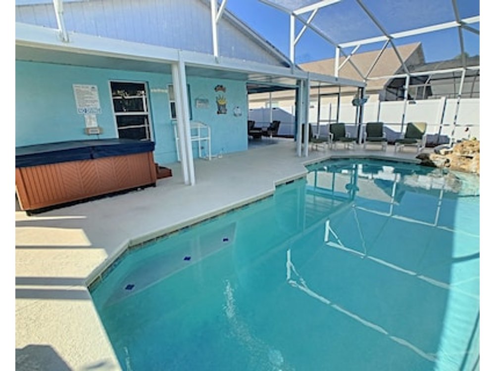 4-bed Luxury Disney Getaway: Upgraded Game Room Pool Hot Tub & High-speed Wifi