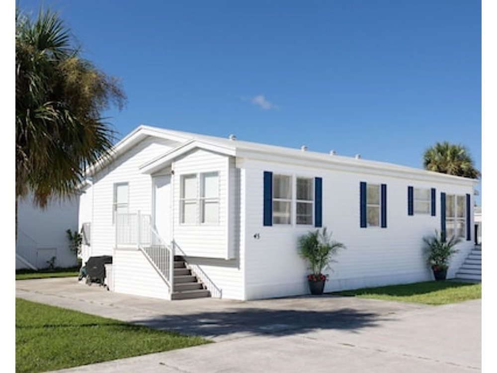 2-bdrm Coastal Getaway - Minutes Away From The Beach!