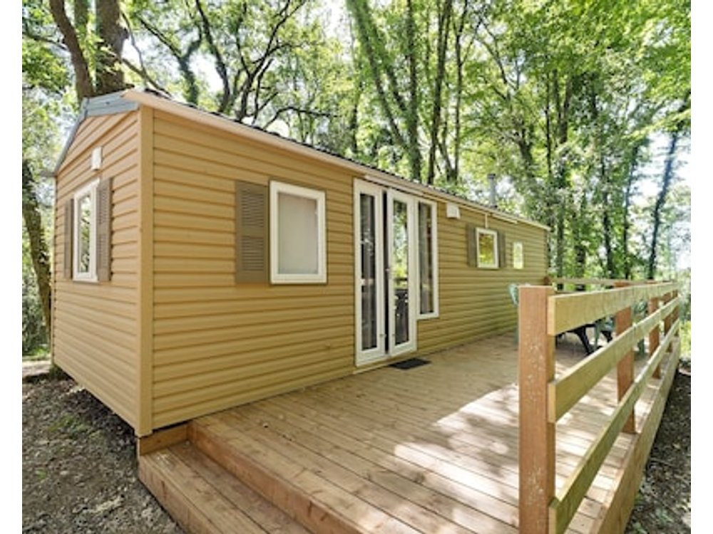 Mobile Home in Cottage Village with Shared Pool and Air Conditioning (Extra Charge)