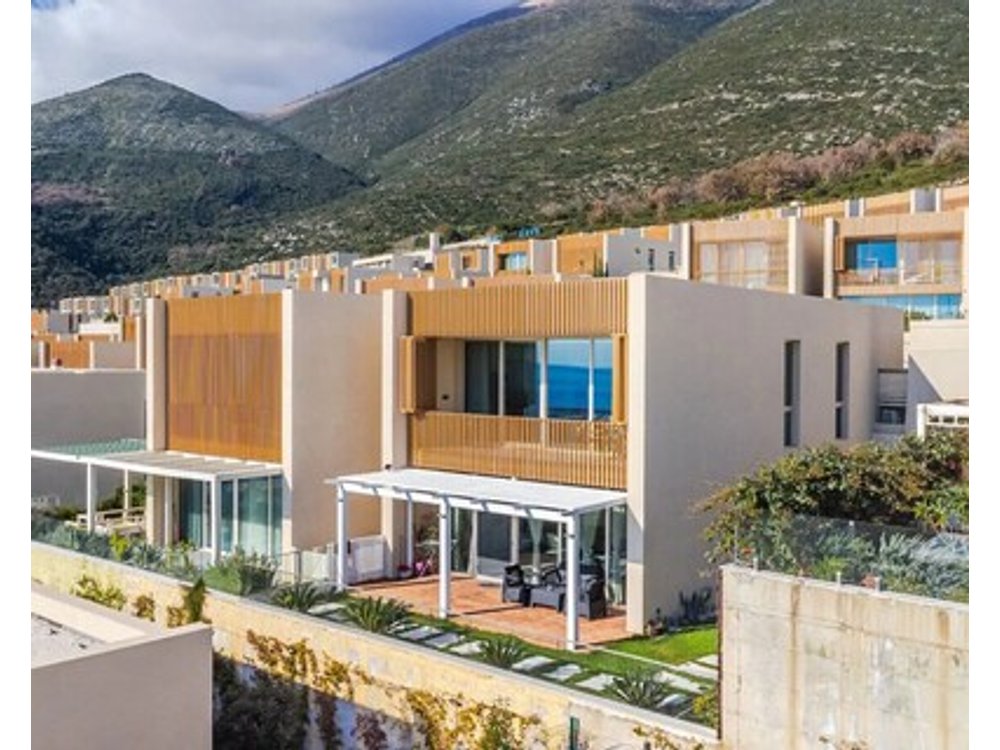 Sunny Coastal Getaway | Green Coast