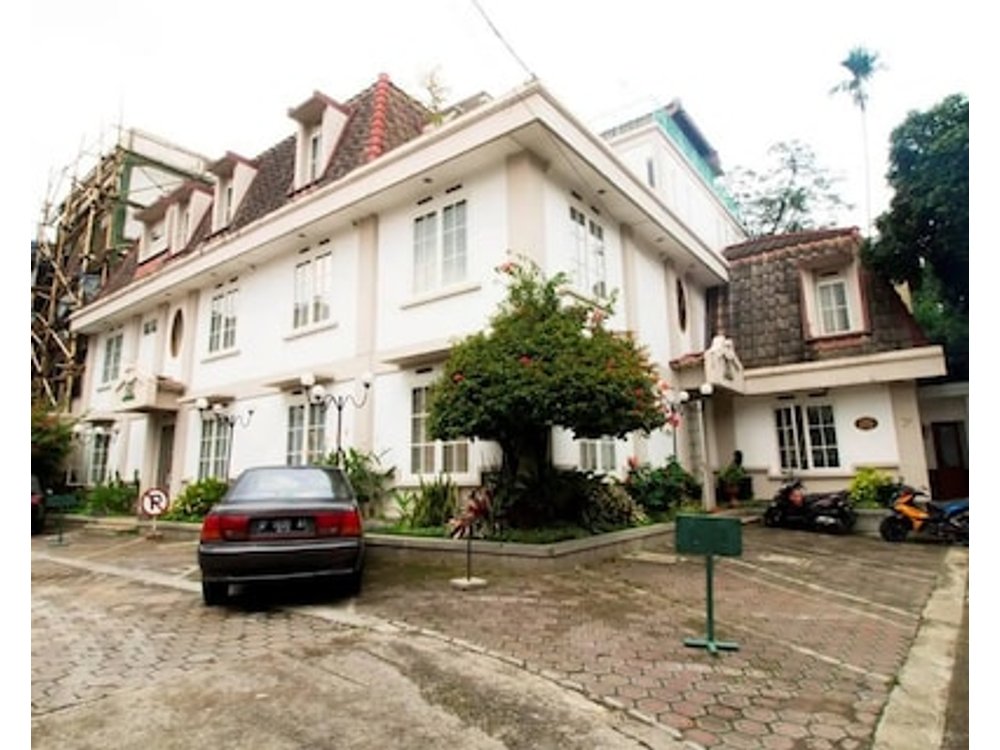 RedDoorz Plus near Parahyangan University